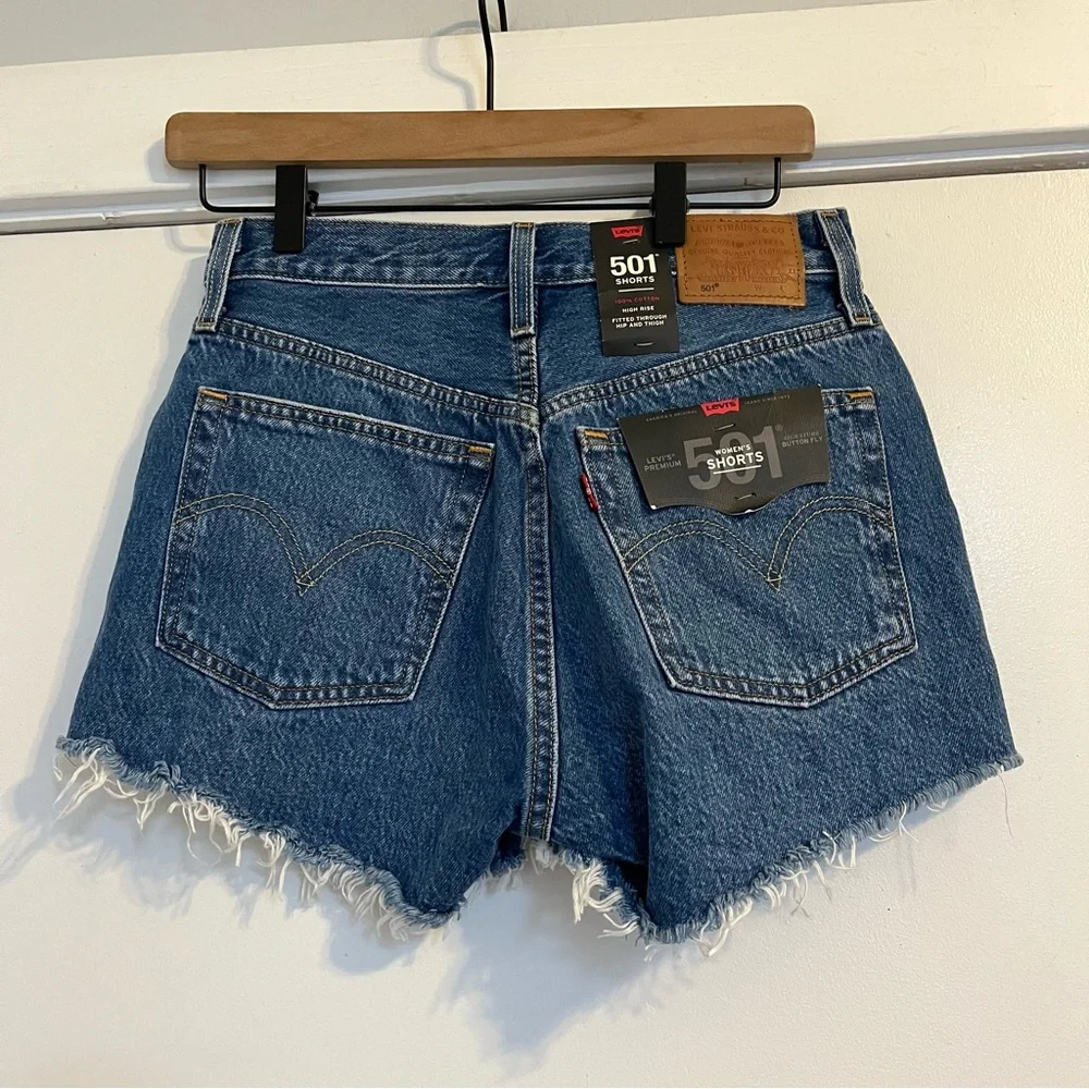 Levi's 501 high rise Blue Distressed blue Jean Shorts size 25 NWT - Picture 3 of 4